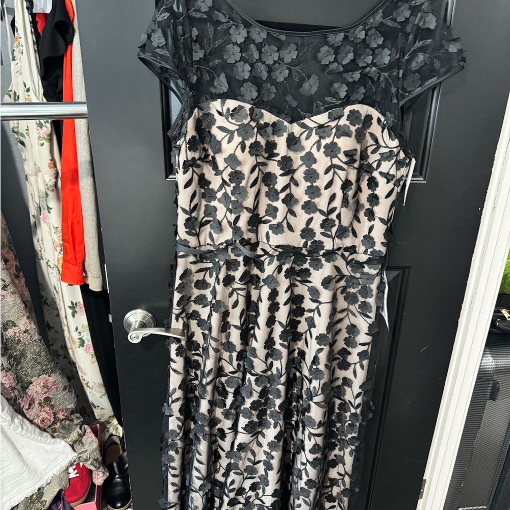 Xscape Black and Cream Floral Evening Gown NWT